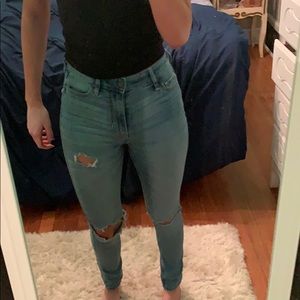 Hollister jeans high waisted!